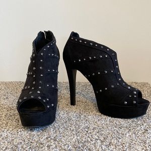 🔥G by Guess platform high heels.